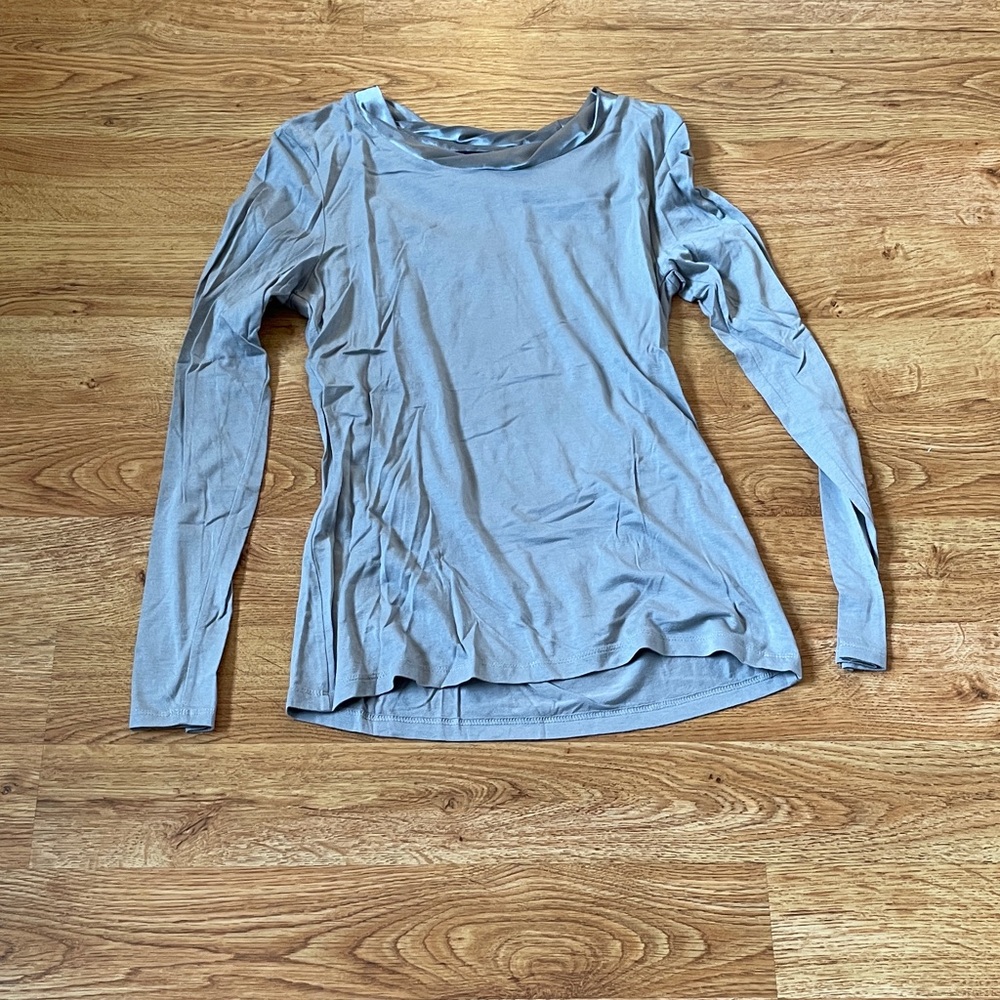 Banana Republic Gray Long Sleeve Tee Small Lightweight Stretch Basic Layering